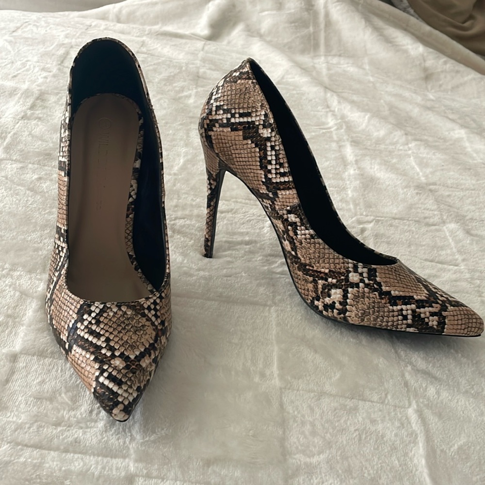 Wild Diva Lounge 4 inch heels Snake Skin Animal Print Size 8 👠